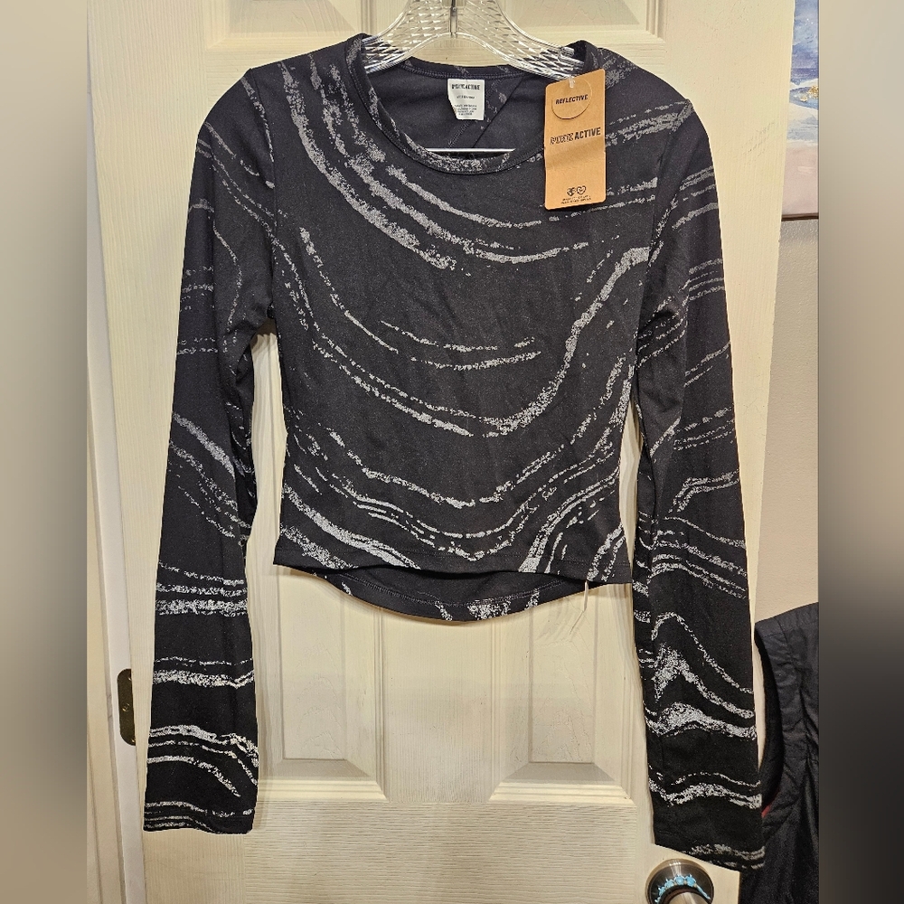 Victoria's Secret pink active black reflective long sleeve open back crop top